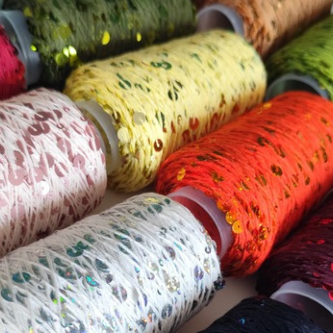 Gomitoli di filato Disco Diva con paillettes, colore giallo limone e altre varianti