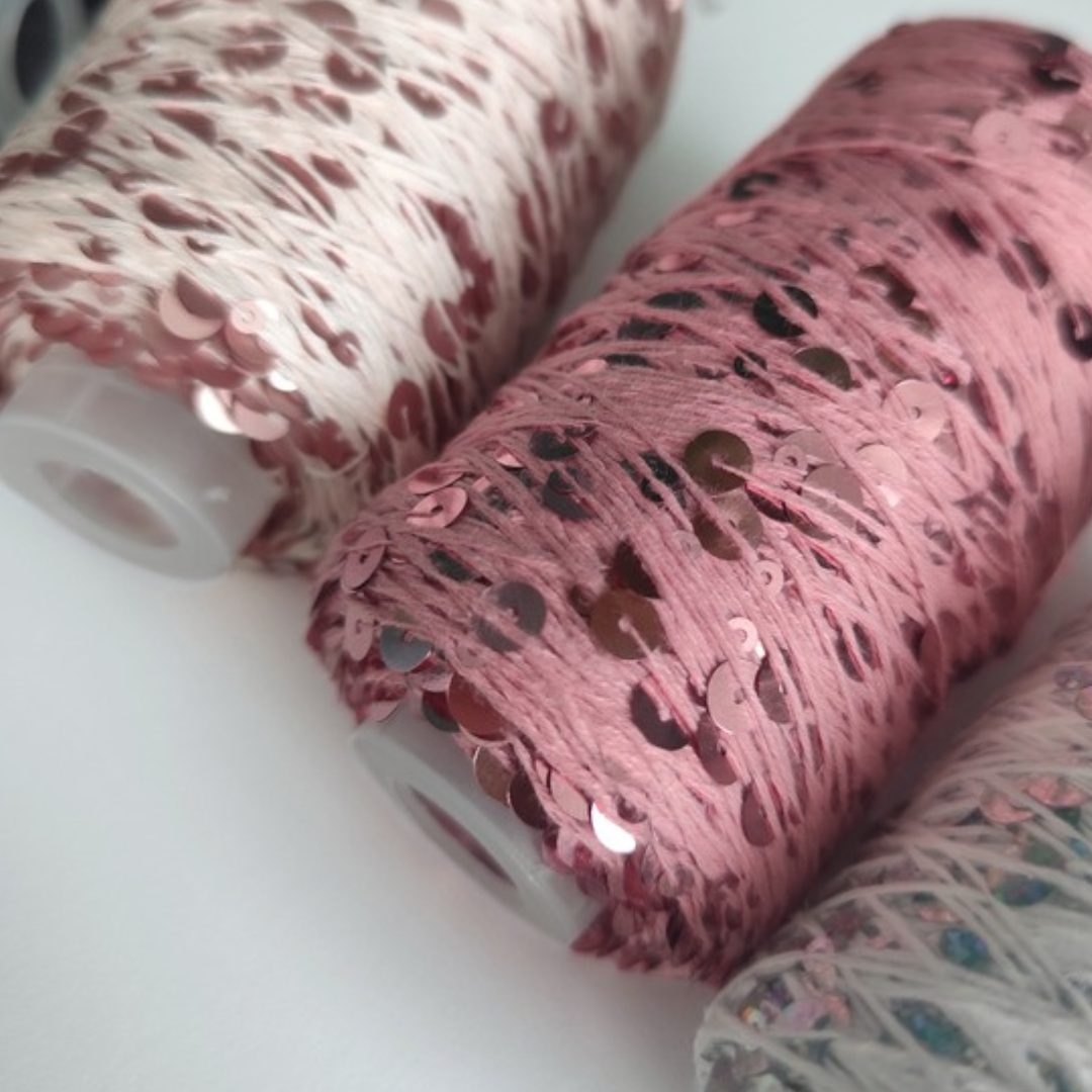 Filato Disco Diva con paillettes nei colori rosa e fragola di Macrame Spaghetti